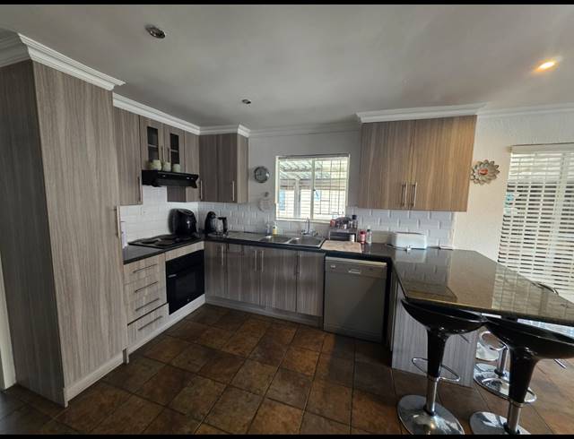 3 BEDROOM TOWNHOUSE FOR SALE IN VAALPARK